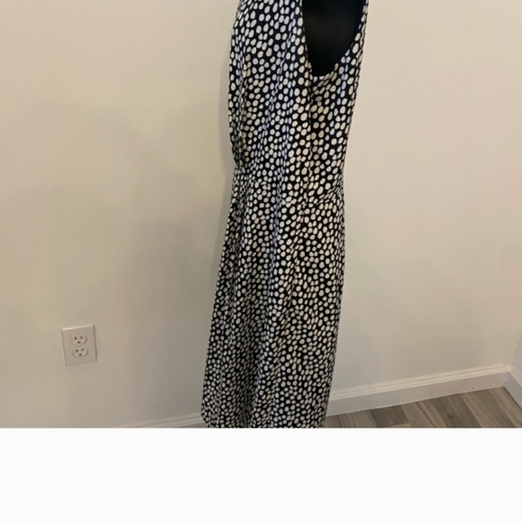 Loft Sleevless, polka dot satin, mini with pockets!! - Picture 4 of 9